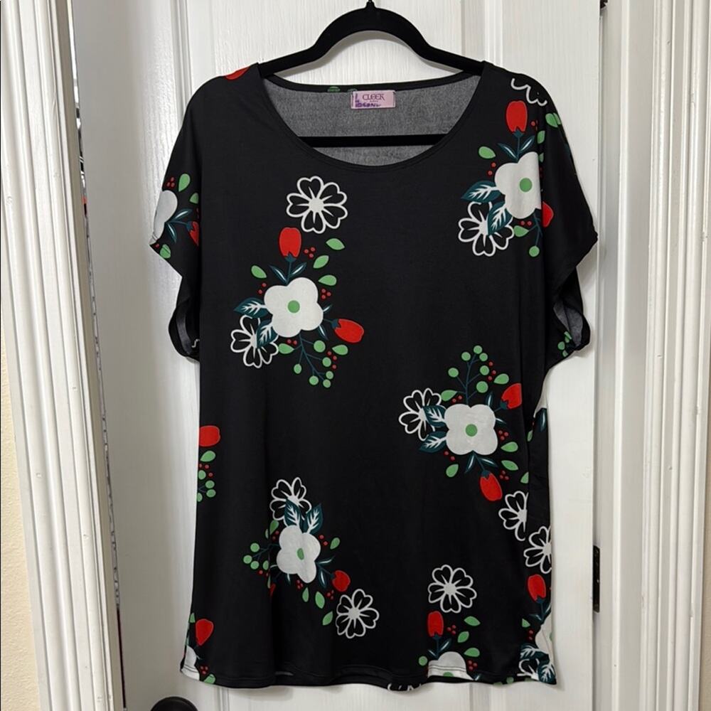 Cleek black short sleeve white floral top size 3X